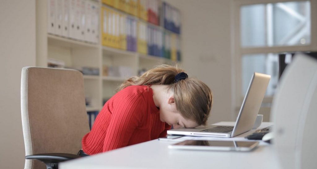 Las causas que conlleva al agotamiento digital WhatsApp