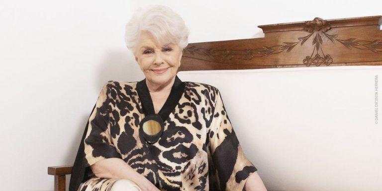 Lola Herrera recibe la noticia de su Medalla de Oro de Valladolid