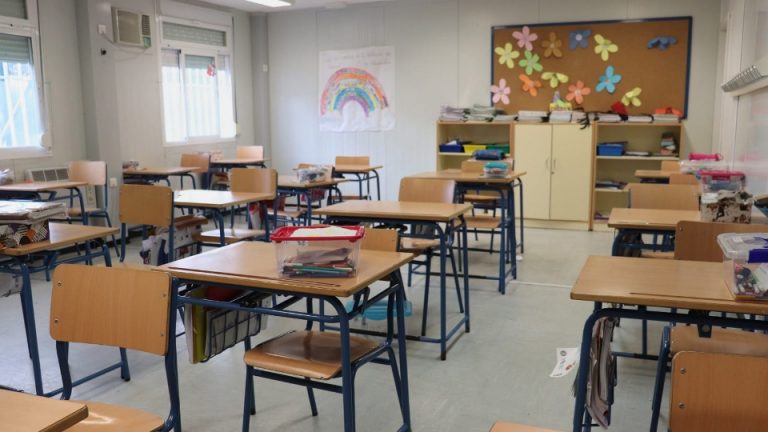 Los centros educativos gallegos suman 14 positivos que elevan a 549 los casos activos