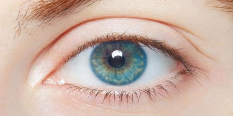 Los motivos por los que tienes temblores en el ojo