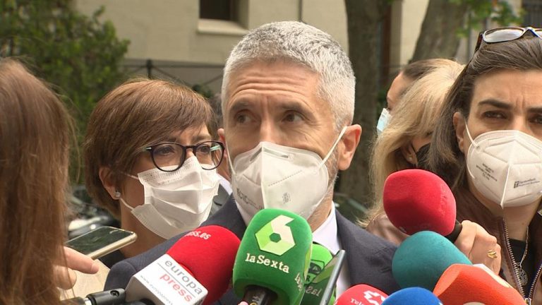 Marlaska elude opinar si la Generalitat comete un delito por no vacunar a las FCSE