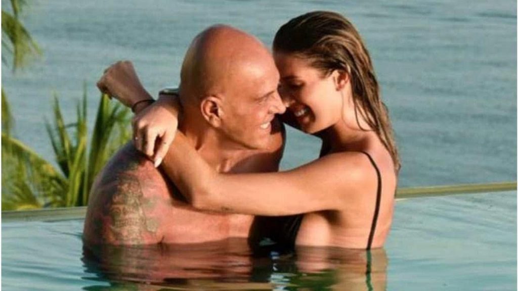 Se va de la lengua: las manías de Marta López que encantan a Kiko Matamoros 86 Se va de la lengua: las manías de Marta López que encantan a Kiko Matamoros