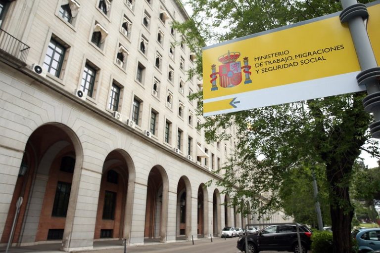 Trabajo quiere que el convenio de sector vuelva a fijar sueldos