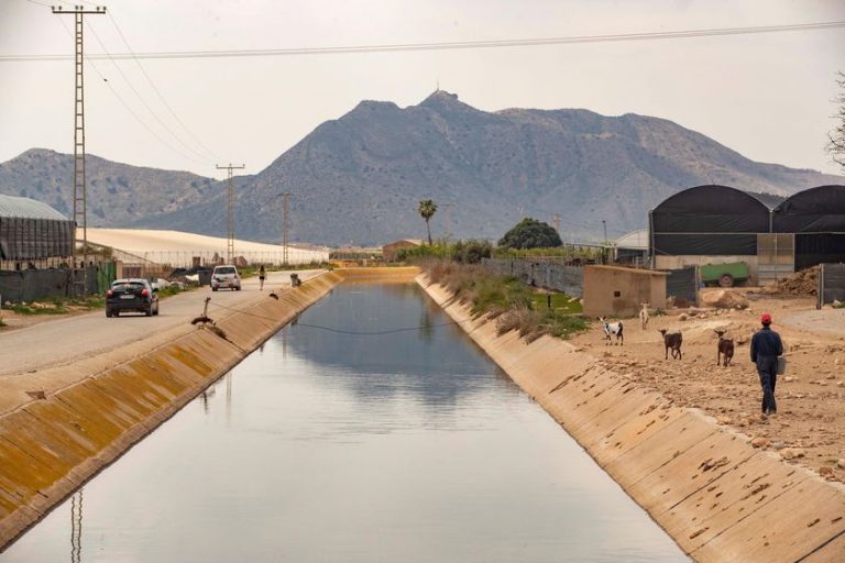 Miras, agricultores y regantes piden Sánchez paralizar la modificación de las reglas del trasvase