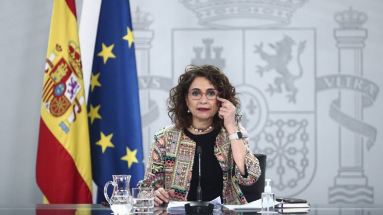 Montero: El Gobierno comparte con otros países que no hay que subir impuestos en este momento