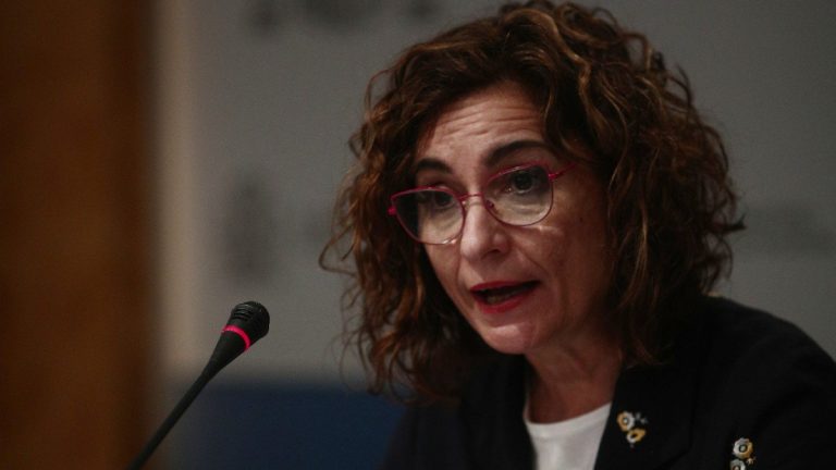 Montero confía en que la ley antifraude quede aprobada en el primer semestre