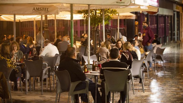 Murcia retrasa el inicio del toque de queda a la medianoche