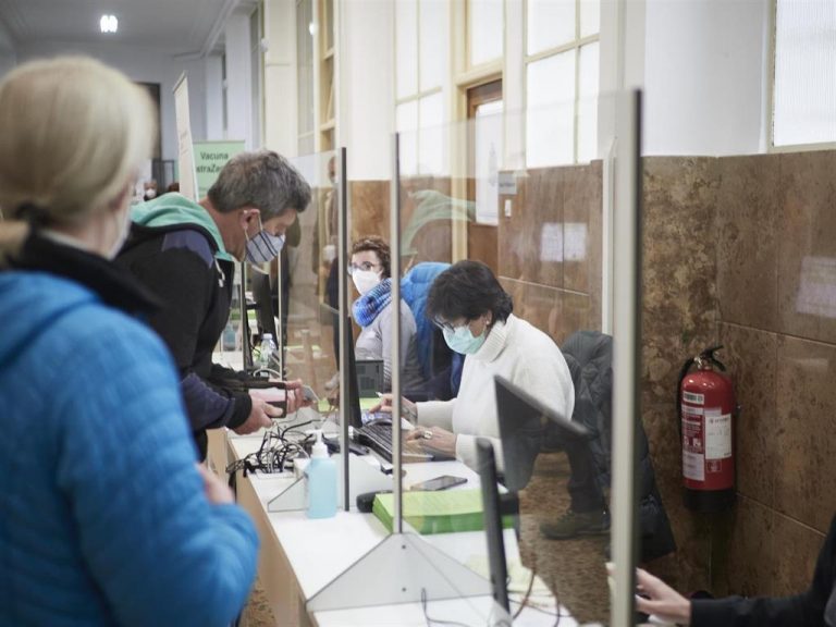 Bajan a 145 los casos en Navarra en una jornada con 12 ingresos y un fallecimiento