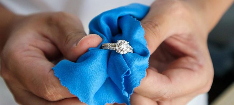 Cómo limpiar las joyas de plata