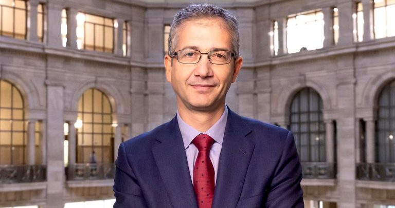 De Cos reclama una política macroprudencial para el segmento financiero no bancario