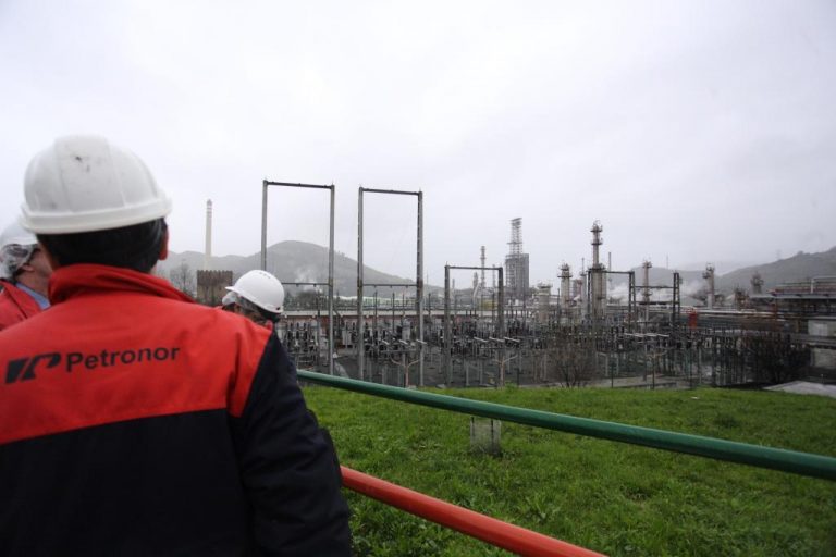 Plantilla de Petronor pide apoyo a Gobierno Vasco contra el ERTE