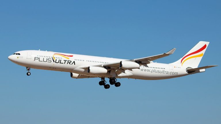 La juez abre diligencias contra varios a altos cargos por la ayuda al Plus Ultra