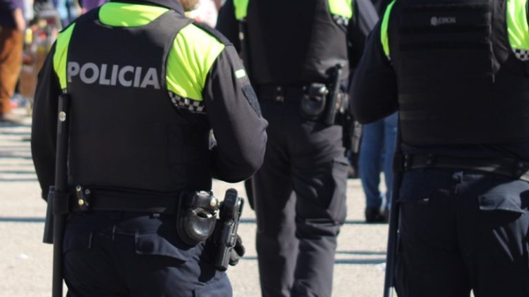 Detenido un joven en Sevilla tras entrar en la vivienda de su pareja para agredirla
