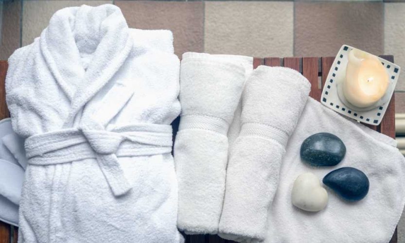 Un albornoz o una toalla