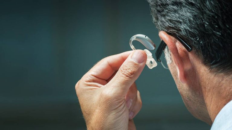 Qué es un audífono
