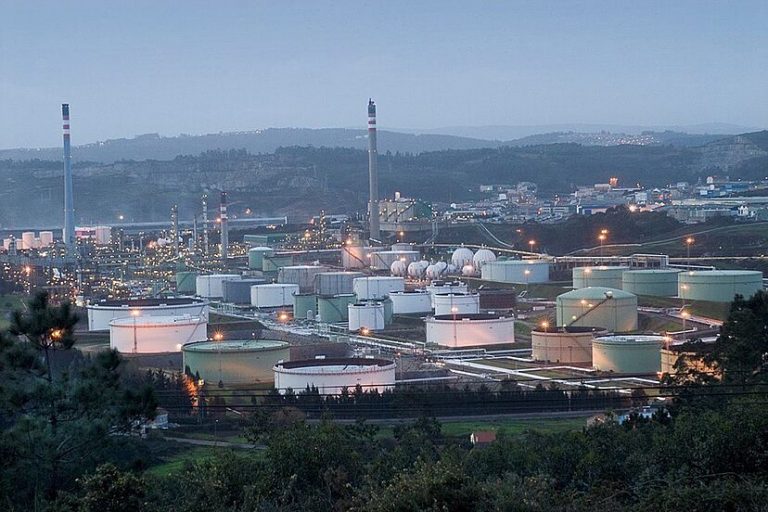 Repsol plantea un ERTE para el 31% de su plantilla en la refinería de A Coruña