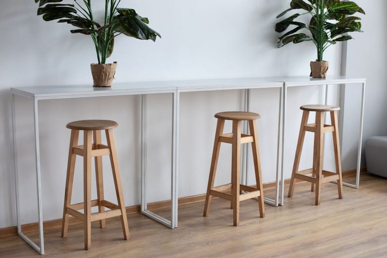 Cómo arreglar una silla que cojea