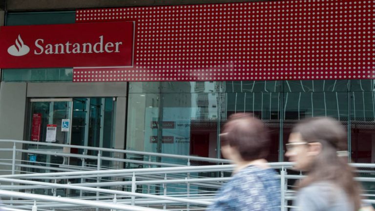 La Audiencia de Cantabria condena al Santander a devolver 660.000 euros comercializados en valores