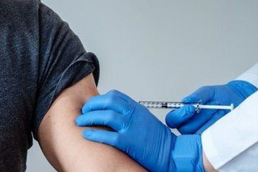 Suspensión de la vacuna a menores de 60 años