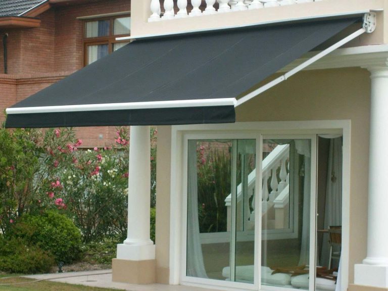 Cómo limpiar el toldo del balcón o terraza