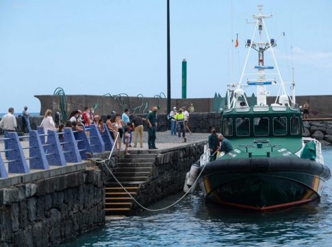 Tomás Gimeno y sus hijas en Tenerife