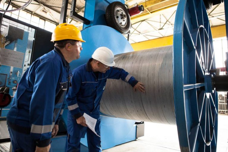 Tubacex traslada a instituciones vascas su esfuerzo por evitar despidos