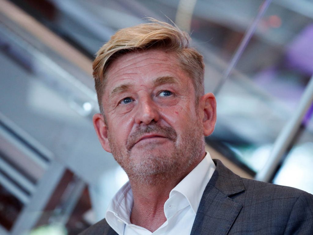 Wayne Griffins traslada a Feij&oacute;o su preocupaci&oacute;n por el veh&iacute;culo el&eacute;ctrico