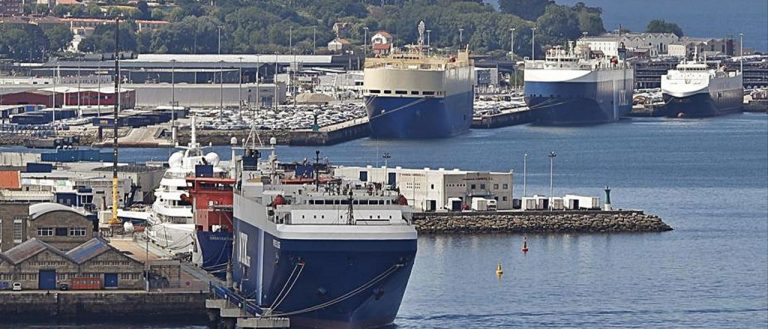 La tripulación ingresada del barco aislado en Vigo sigue sin cambios