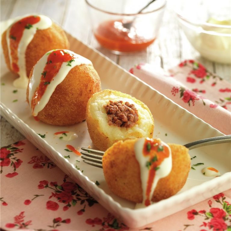 Cómo hacer unas bombas de patata con carne