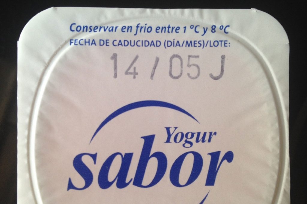 Fecha de caducidad de un yogur.