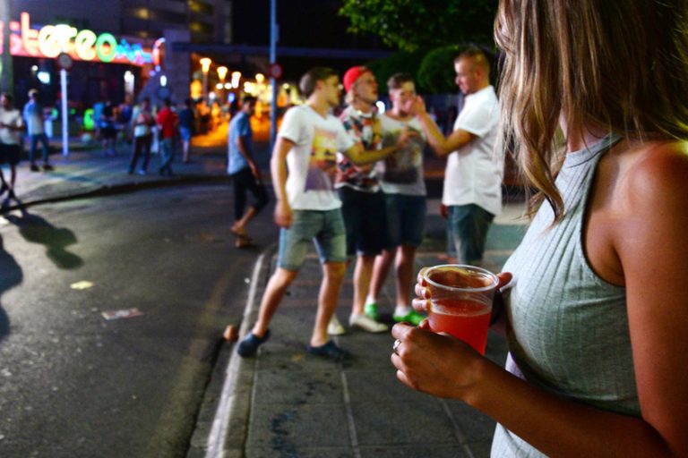 83% de españoles cree que el consumo de alcohol en los jovenes es un problema muy importante