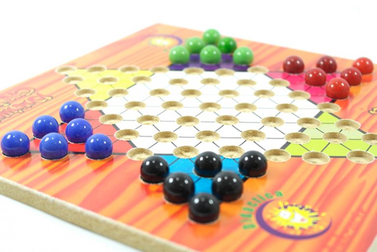 Cómo jugar a las damas chinas