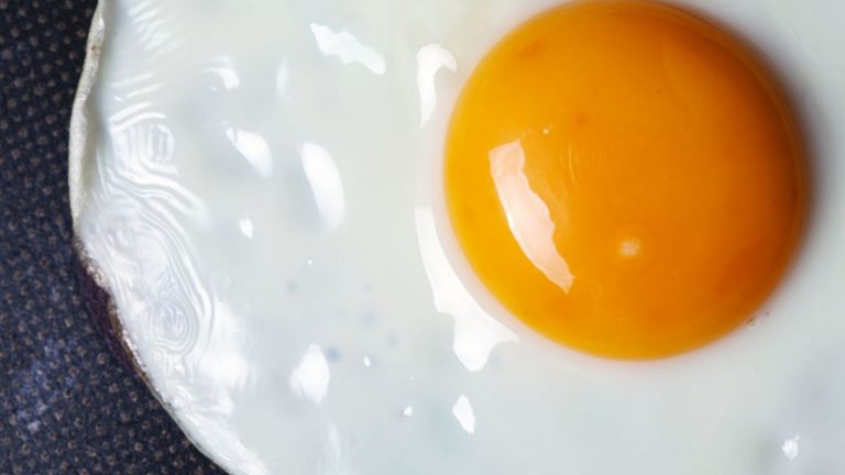 Huevo frito: las mil y una formas de comerlo sin engordar un gramo