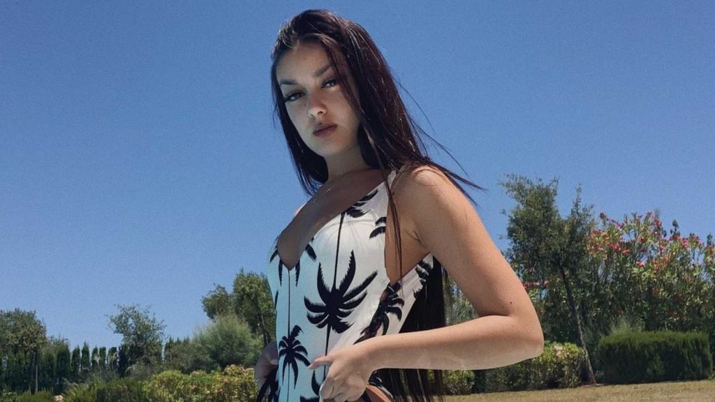 Julia Janeiro se ha dado a conocer en 'Hola'.