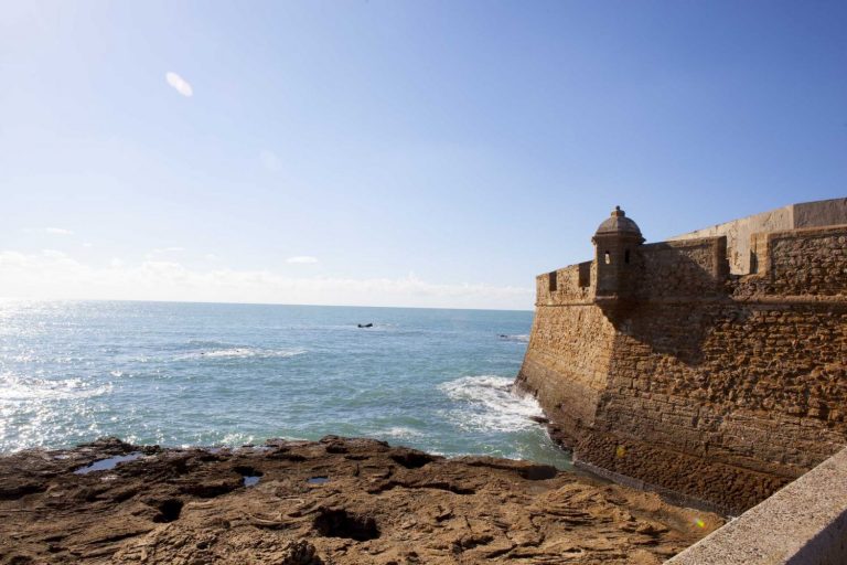 El Gobierno avanza un plan para proteger la costa en Cádiz, Málaga y Almería