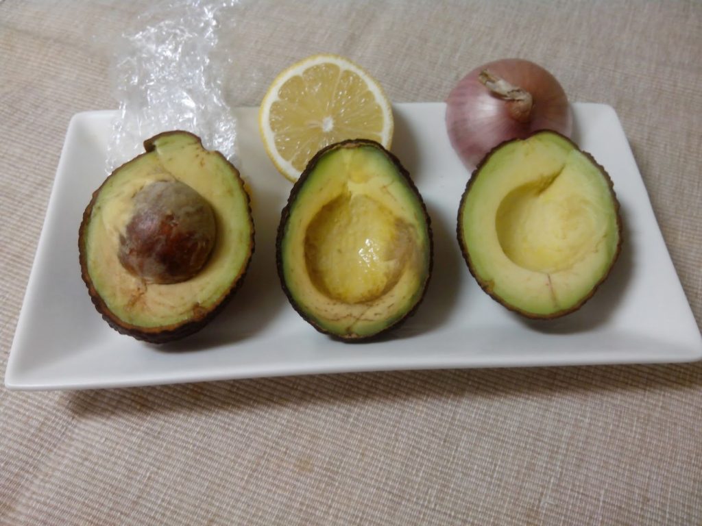 Cómo conservar un aguacate abierto y que no se oxide 45 ¿Qué pasa cuándo lo abrimos y queremos guardarlo?