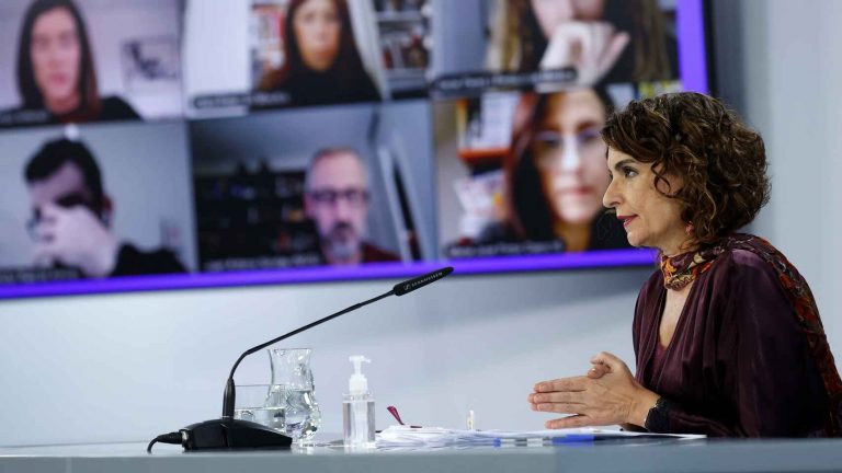 Montero respeta las competencias fiscales de las CC.AA