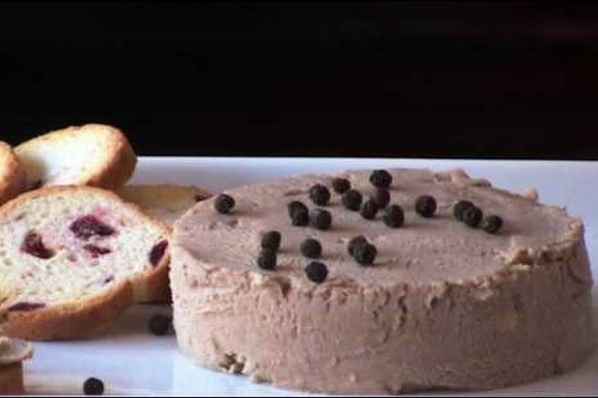 ¿Cuáles son los ingredientes que necesitamos para preparar este paté casero de cerdo?