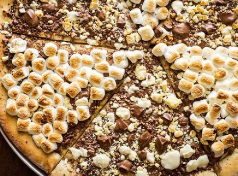 pizza dulce 1 Cómo hacer una pizza dulce que enamore en la merienda o el desayuno