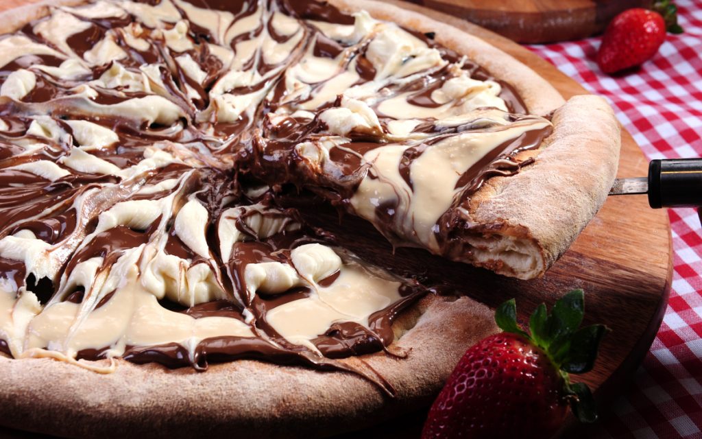 Cómo hacer una pizza dulce que enamore en la merienda o el desayuno 165 Receta 2 Pizza dulce de chocolate negro y blanco