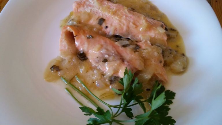 Cómo hacer un salmón en salsa de cebolla en 15 minutos