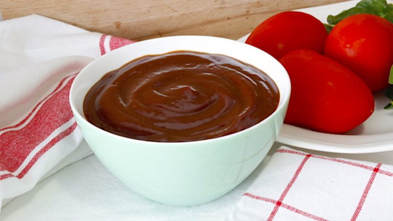 Cómo hacer la salsa barbacoa en casa para potenciar el sabor de tus hamburguesas