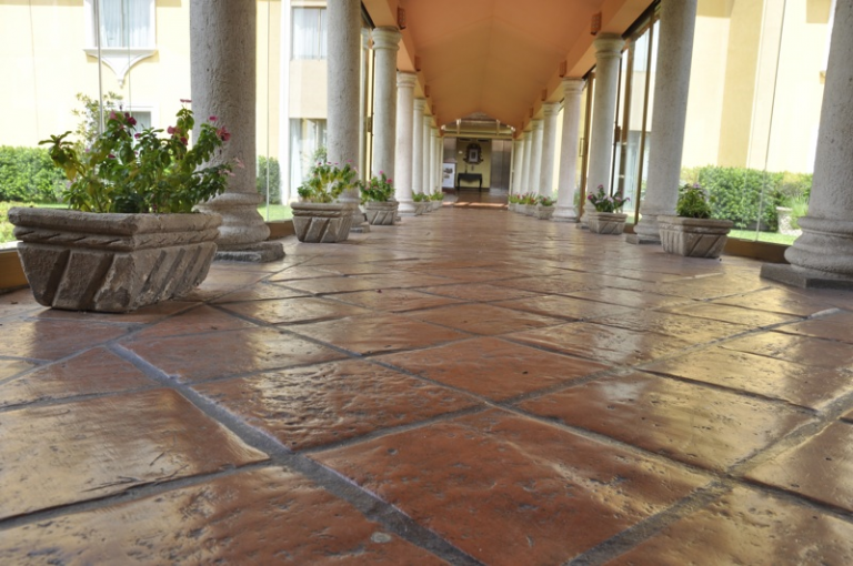 Cómo limpiar el suelo de la terraza y que quede brillante