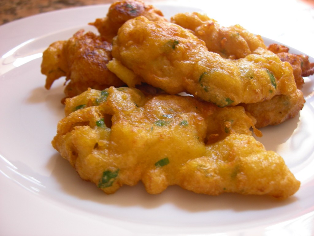 Cómo hacer unas tortillitas de bacalao para chuparse los dedos 5 Acompañamiento