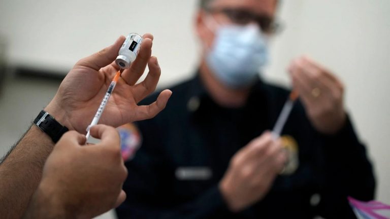 Una dosis de las vacunas de Pfizer y AstraZeneca reduce un 65% las infecciones