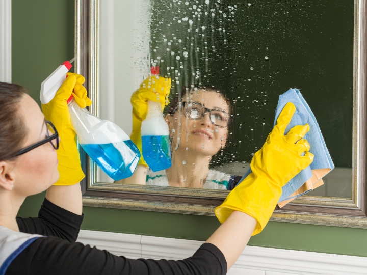 Cómo limpiar un espejo y que no queden marcas 1 Datos a tener en cuenta en la limpieza de un espejo para no dejar marcas