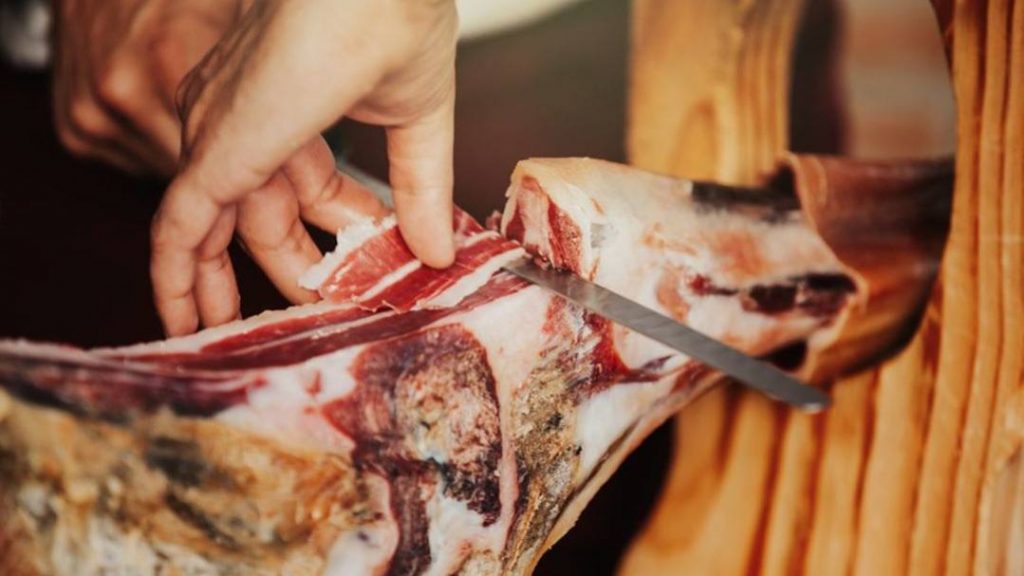 Paso a paso para dar el corte al jamón ibérico