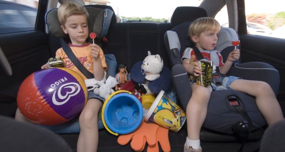 Opciones de entretenimiento para niños durante un largo viaje