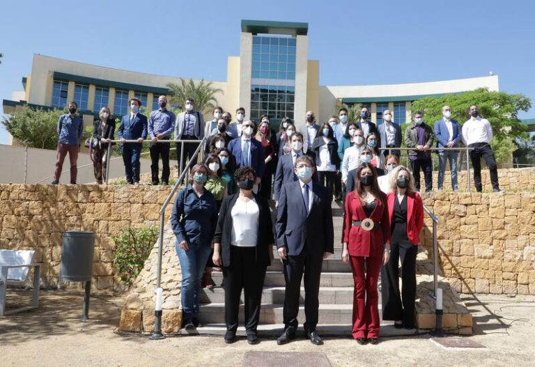 Puig busca garantizar la permanencia del talento investigador en Valencia