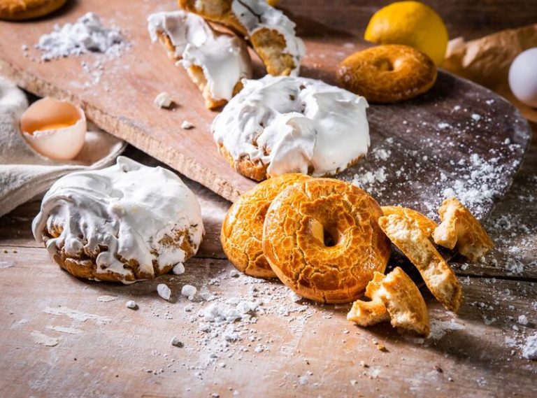 Tontas, listas, francesas, de Santa Clara... Estas son las rosquillas de San Isidro